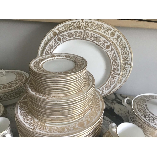 195 - DINNER SERVICE, English fine bone china, Hyde park, 12 place, 5 piece settings, approx 68 pieces. (Q... 