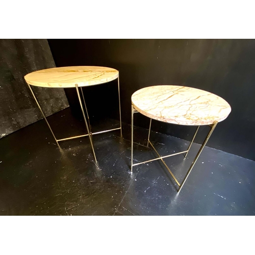 423 - WINE TABLES, graduated pair, largest measuring 50.5cm high, 49.5cm diameter, veined marble circular ... 