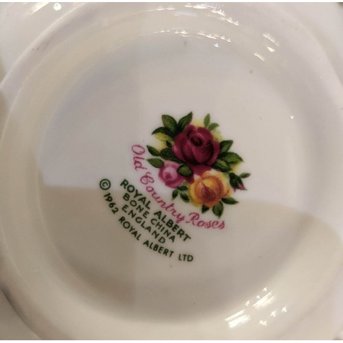 14 - ROYAL ALBERT 'OLD COUNTRY ROSES' DINNER SERVICE, including twelve dinner plates, six soup bowls, fou... 