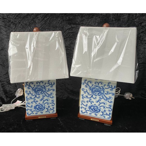 299 - LAUREN RALPH LAUREN HOME TABLE LAMPS, a pair, Chinese export style blue and white ceramic, with shad... 