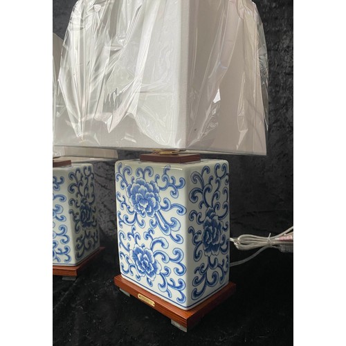 299 - LAUREN RALPH LAUREN HOME TABLE LAMPS, a pair, Chinese export style blue and white ceramic, with shad... 