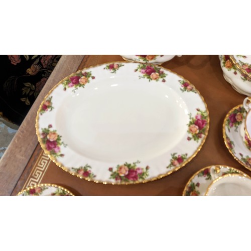 19 - ROYAL ALBERT 'OLD COUNTRY ROSES' DINNER SERVICE, including twelve dinner plates, six soup bowls, fou... 
