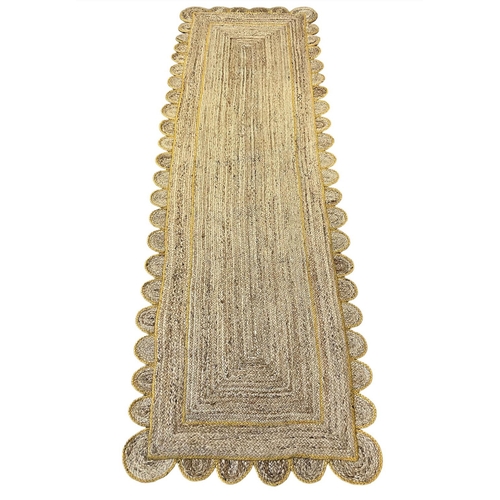 111 - SCALLOPED EDGE JUTE RUNNER, 300cm x 91cm.