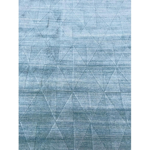 127 - FINE CONTEMPORARY CARPET, 300cm x 240cm.