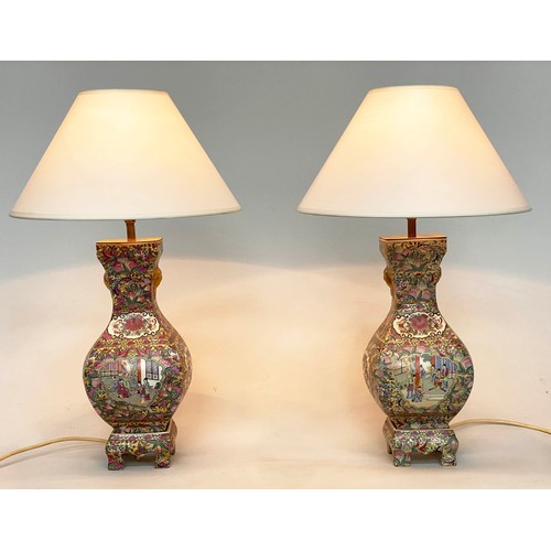 128 - TABLE LAMPS, a pair, Chinese ceramic famille verte and gilded of facetted vase form (with shades), 6... 