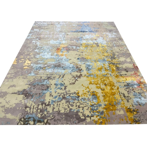 121 - FINE CONTEMPORARY ABSTRACT WOOL AND BAMBOO SILK CARPET, 309cm x 246cm.
