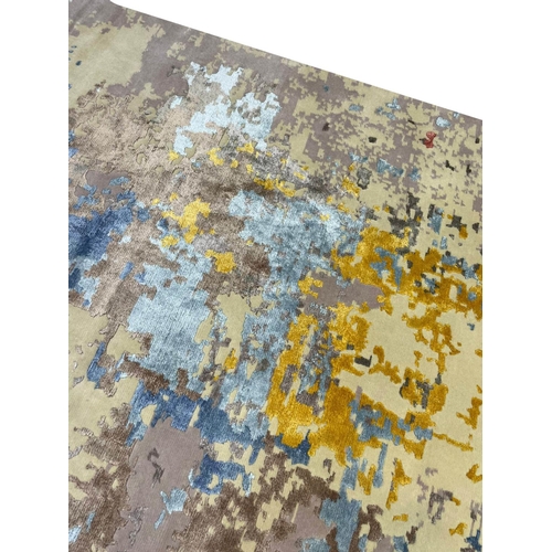 121 - FINE CONTEMPORARY ABSTRACT WOOL AND BAMBOO SILK CARPET, 309cm x 246cm.