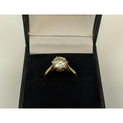 2 - AN 18CT GOLD DIAMOND SOLITAIRE RING, platinum gallery setting, the brilliant cut stone of approximat... 