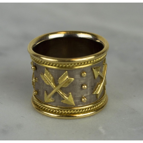 20 - ELIZABETH GAGE SAGITTARIUS ZODIAC BAND RING, hallmarked 750 gold 18ct. ring size P.