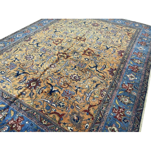 109 - ANTIQUE PERSIAN TABRIZ CARPET, 370cm x 282cm.