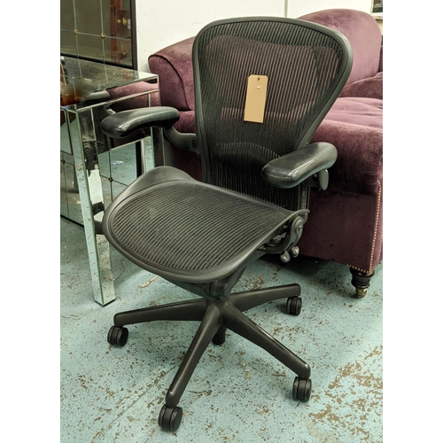 309 - HARMEN MILLER AERON CHAIR BY BILL STUMPF AND DON CHADWICK, size B, height adjustable 110cm at talles... 