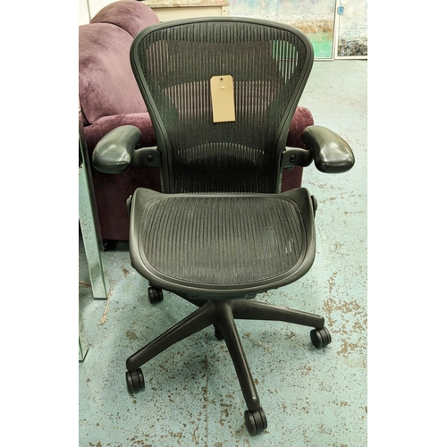 309 - HARMEN MILLER AERON CHAIR BY BILL STUMPF AND DON CHADWICK, size B, height adjustable 110cm at talles... 