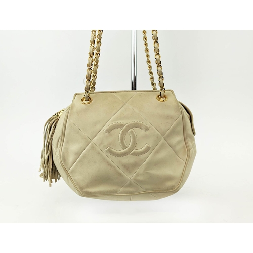 39 - VINTAGE CHANEL BAG, interwoven leather chain, iconic CC logo at the front, top zip closure with tass... 