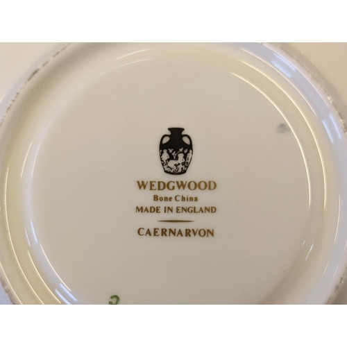 11 - A WEDGWOOD 'CAERNARVON' DINNER SERVICE, comprising dinner plates, side plates, cake plates, soup bow... 