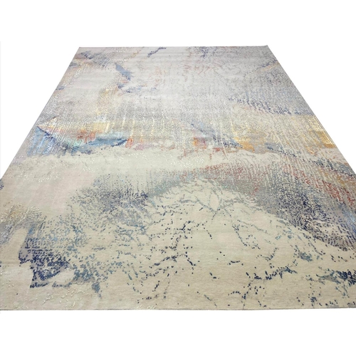 131 - FINE CONTEMPORARY WOOL AND BAMBOO SILK CARPET, 368cm x 274cm.