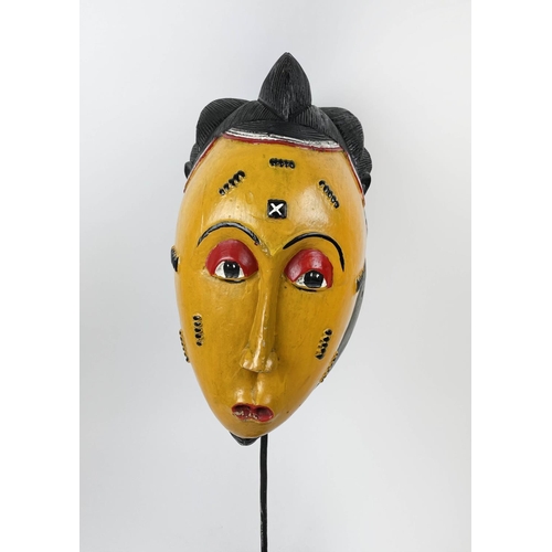 33 - YELLOW BAOULE MASK, 86cm H, CI.