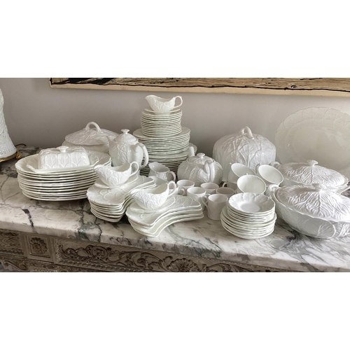 554 - COUNTRY WARE DINNER SERVICE, English Fine Bone China Coalport and Wedgwood 'Countryware', an extensi... 