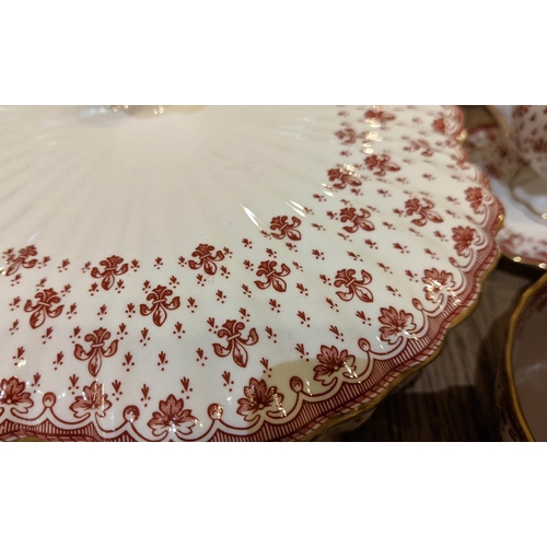 30 - SPODE FLEUR DE LYS RED DINNER SERVICE, sixteen plates, twenty side plates, twelve soup bowls with sa... 