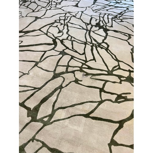 73 - THE RUG COMPANY CARPET, 429cm x 310cm, 'Tracery' designed by Kelly Wearstler.