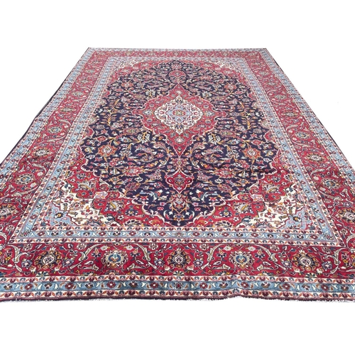 58 - FINE PERSIAN KASHAN CARPET, 410cm x 290cm.