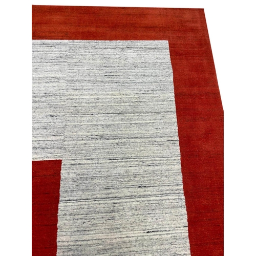 43 - FINE CONTEMPORARY WOOL CARPET, 305cm x 244cm.