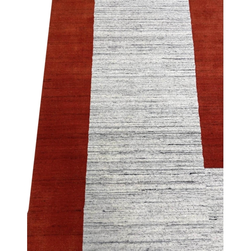 43 - FINE CONTEMPORARY WOOL CARPET, 305cm x 244cm.