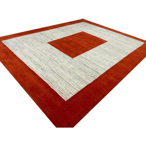 43 - FINE CONTEMPORARY WOOL CARPET, 305cm x 244cm.