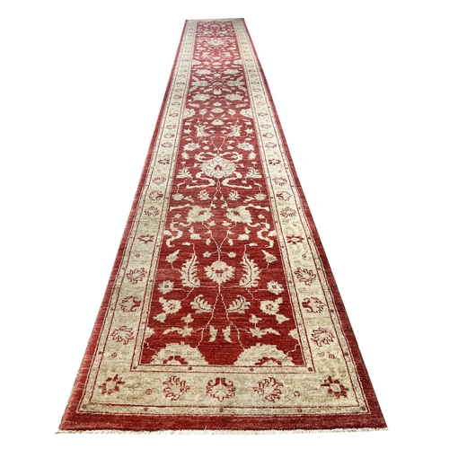 130 - FINE SULTANABAD LONG RUNNER, 550cm x 78cm.