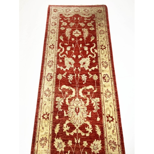 130 - FINE SULTANABAD LONG RUNNER, 550cm x 78cm.