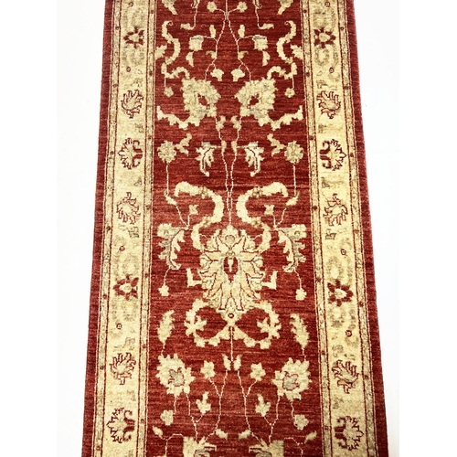 130 - FINE SULTANABAD LONG RUNNER, 550cm x 78cm.