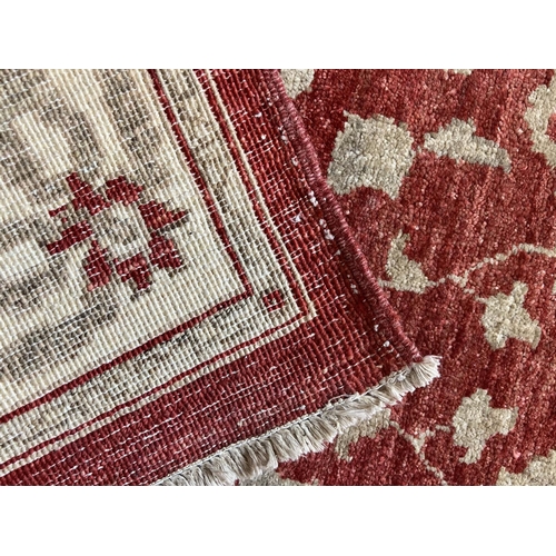 130 - FINE SULTANABAD LONG RUNNER, 550cm x 78cm.