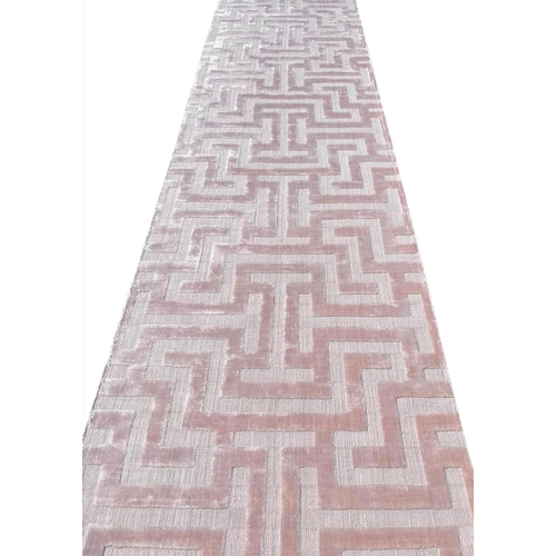 142 - CONTEMPORARY ART DECO DESIGN RUNNER, 500cm x 80cm.