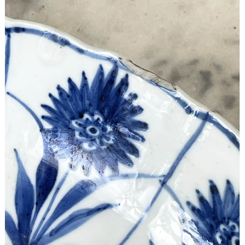 23 - CHINESE KANGXI 'ASTER' BLUE AND WHITE PORCELAIN PLATE, 28cm  D.