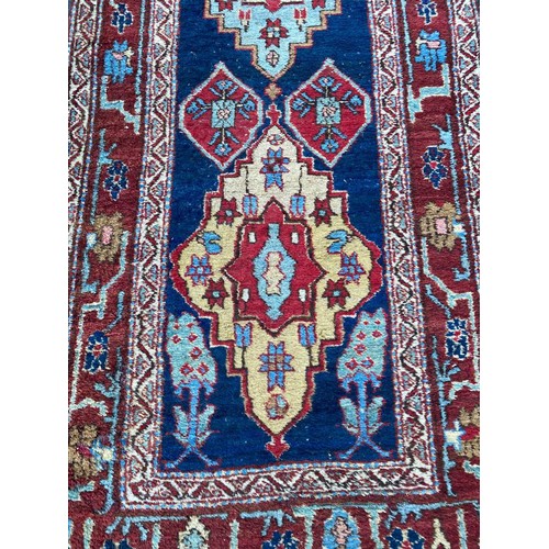 144A - ANTIQUE PERSIAN HERIZ RUNNER, 464cm x 82cm.