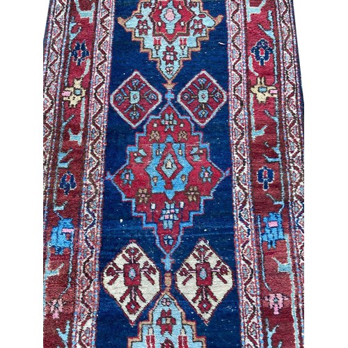 144A - ANTIQUE PERSIAN HERIZ RUNNER, 464cm x 82cm.