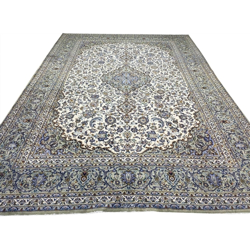 37 - FINE PERSIAN ISPHAHAN DESIGN CARPET, 418cm x 296cm.