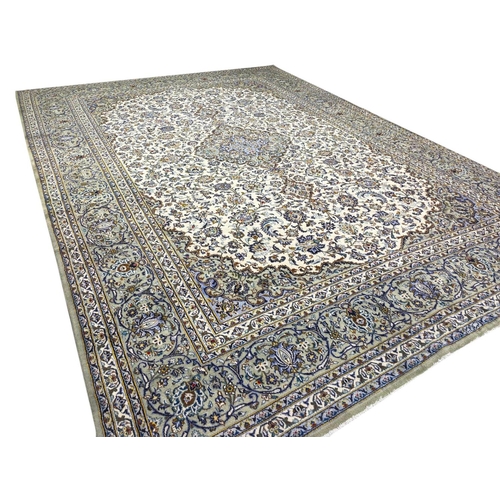 37 - FINE PERSIAN ISPHAHAN DESIGN CARPET, 418cm x 296cm.