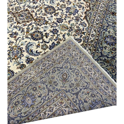 37 - FINE PERSIAN ISPHAHAN DESIGN CARPET, 418cm x 296cm.