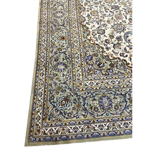 37 - FINE PERSIAN ISPHAHAN DESIGN CARPET, 418cm x 296cm.