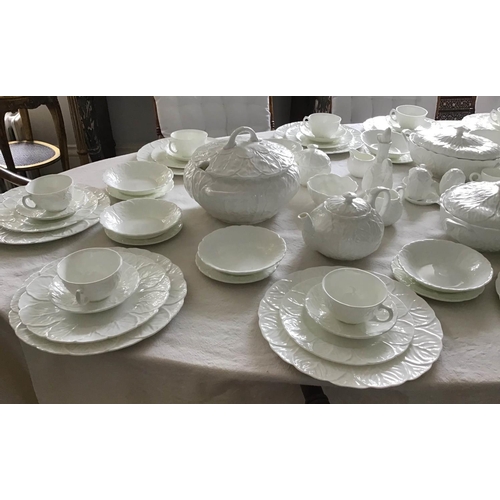 201 - COUNTRYWARE DINNER SERVICE, English Fine Bone China Wedgewood and Coalport , 'Countryware', twelve p... 