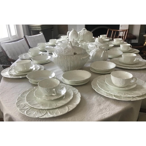 201 - COUNTRYWARE DINNER SERVICE, English Fine Bone China Wedgewood and Coalport , 'Countryware', twelve p... 