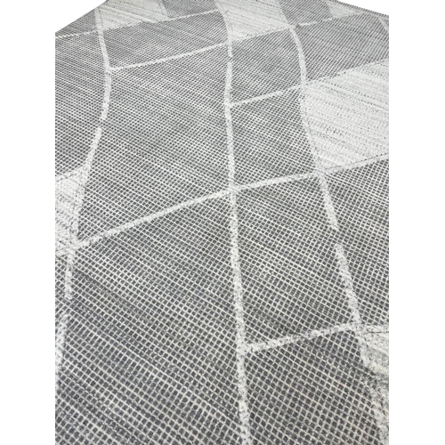 89 - FINE CONTEMPORARY WOOL CARPET, 307cm x 244cm.