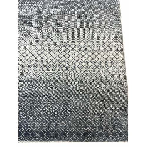 142 - FINE CONTEMPORARY CARPET, 302cm x 244cm.