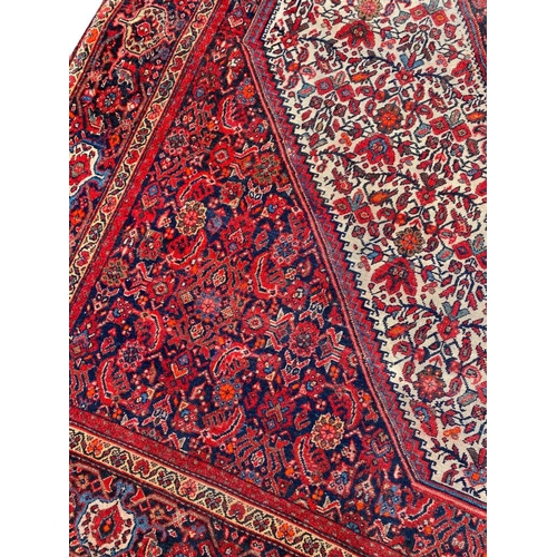 137 - ANTIQUE PERSIAN FEREGHAN RUG, 196cm x 127cm.