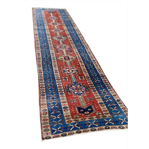 141 - ANTIQUE PERSIAN BAKSHAISH RUNNER, 331cm x 91cm.