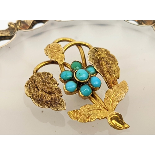 21 - A LATE VICTORIAN YELLOW METAL AND CLEAR CHALCEDONY SET BROOCH, of oval form, probably 15ct gold, ove... 