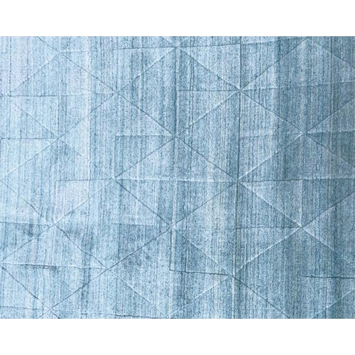 88 - FINE CONTEMPORARY CARPET, 370cm x 276cm.