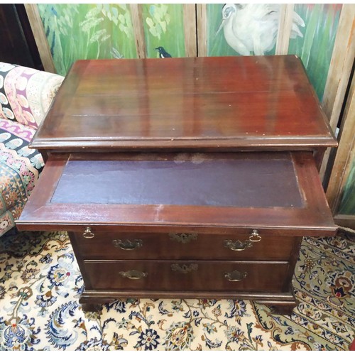 100 - BACHELOR'S CHEST, 78cm W x 79cm H x 48cm D, George III mahogany with a brushing slide above two shor... 