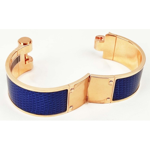 21 - HERMÈS BRACELET ARTICULÉ, gold plated with bleu lizard leather insert, 2,01cm W x 6,3cm x 4,6cm, wit... 