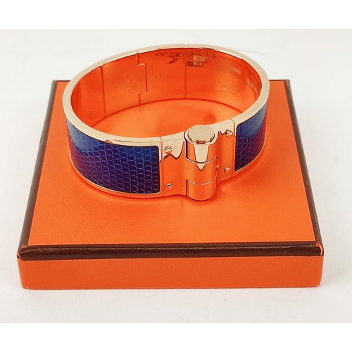 21 - HERMÈS BRACELET ARTICULÉ, gold plated with bleu lizard leather insert, 2,01cm W x 6,3cm x 4,6cm, wit... 